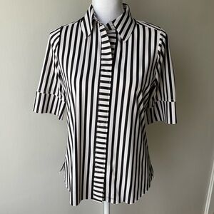 Belyn Key Blouse Size X Small Black White Stripe Short Sleeve wrinkle resistant